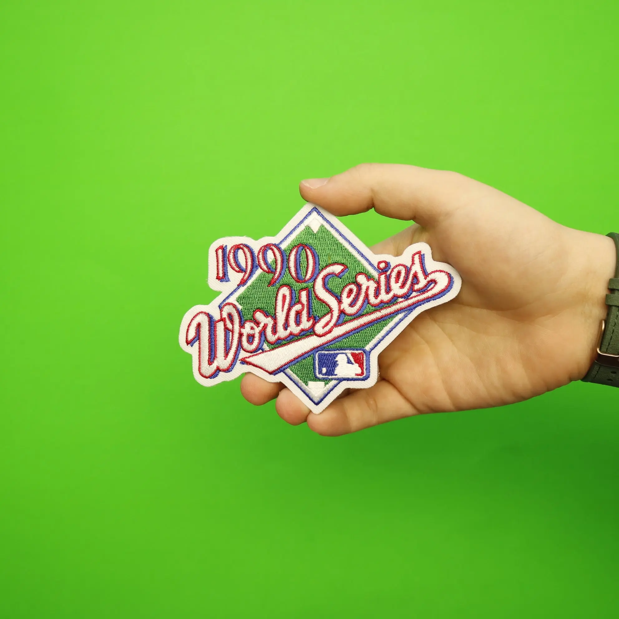1990 MLB World Series Logo Jersey Patch Cincinnati Reds vs Oakland Athletics A's - Image 2